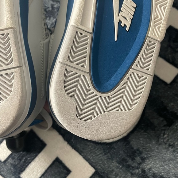 Jordan 4 - Picture 11 of 15